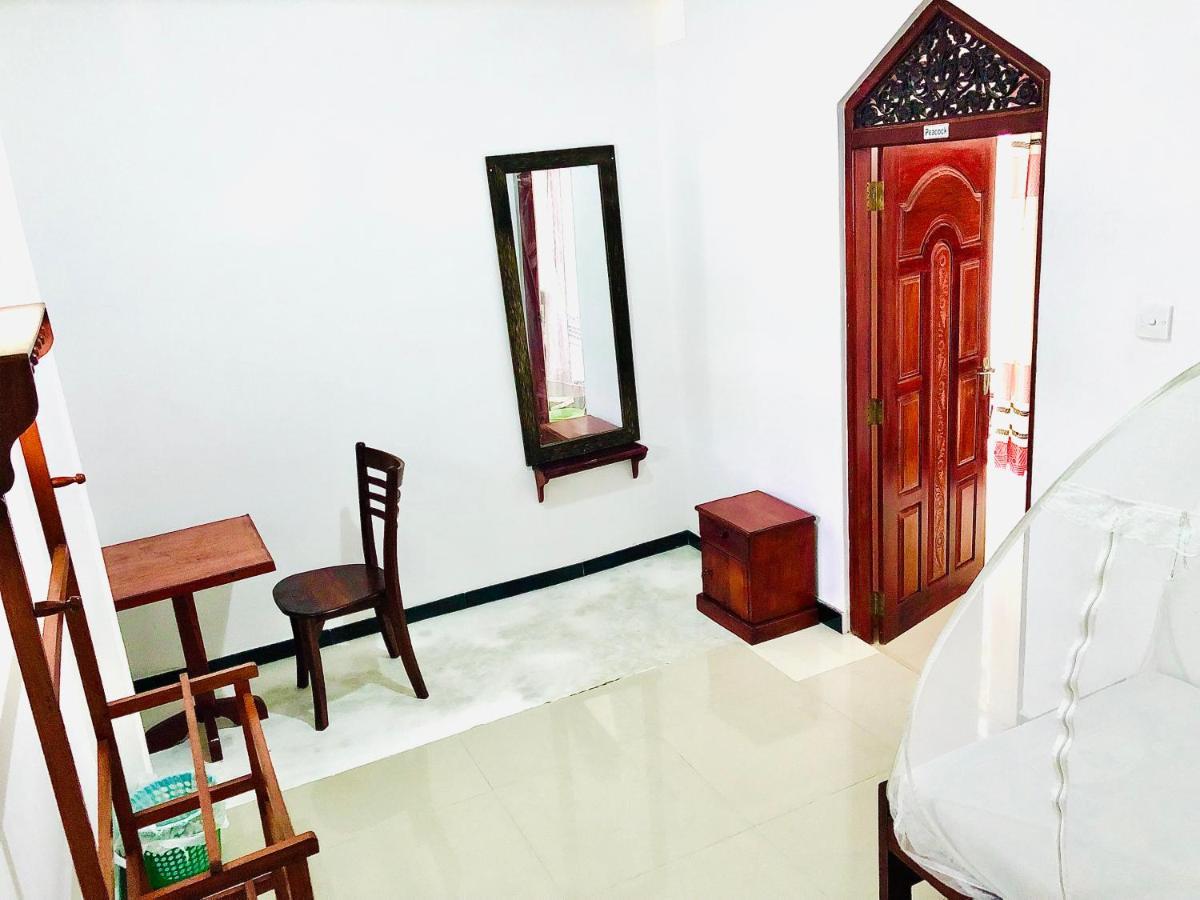 אונה ואטונה Tiny Royal Palace מראה חיצוני תמונה