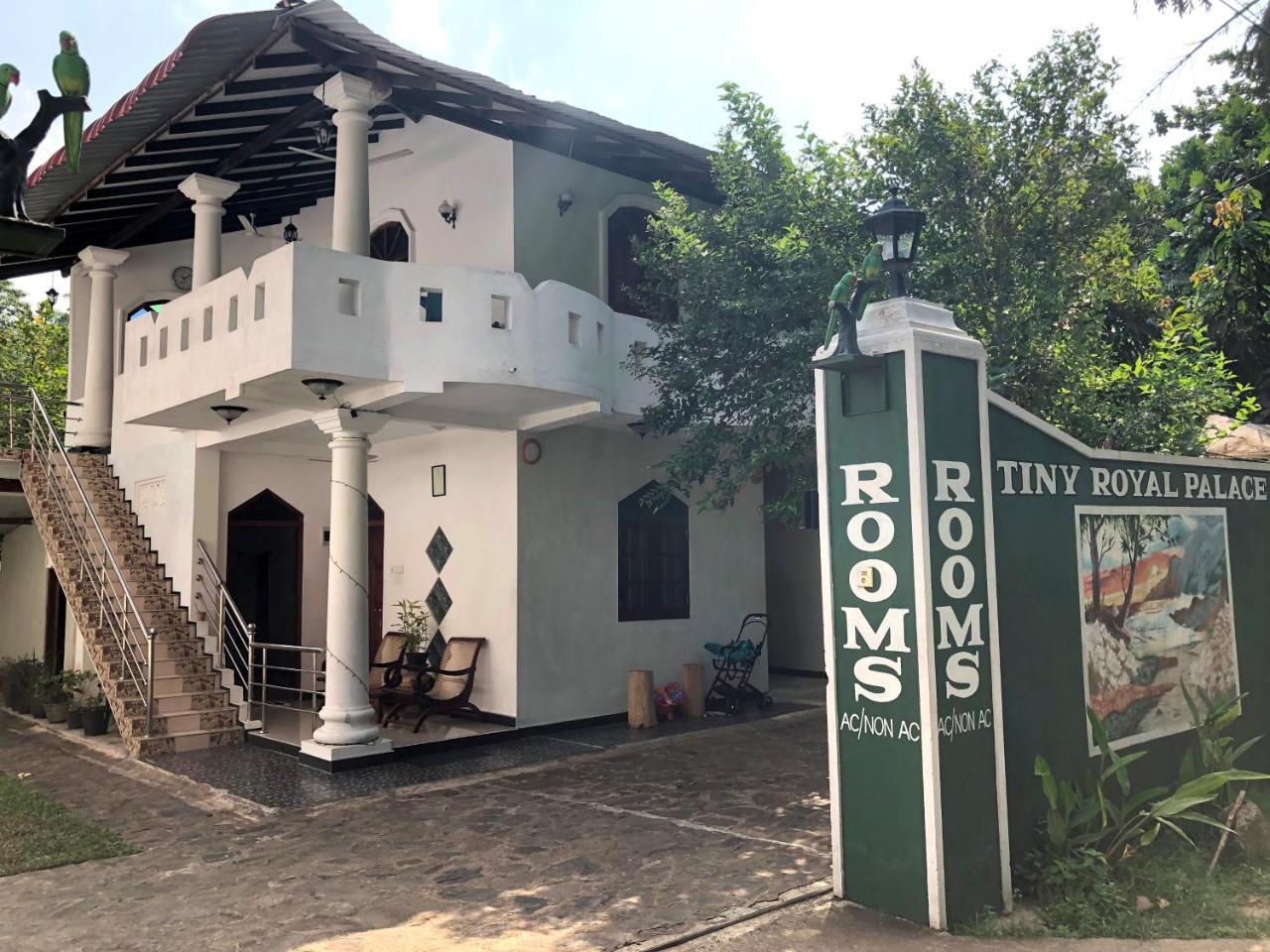אונה ואטונה Tiny Royal Palace מראה חיצוני תמונה
