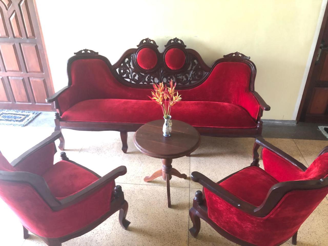 אונה ואטונה Tiny Royal Palace מראה חיצוני תמונה