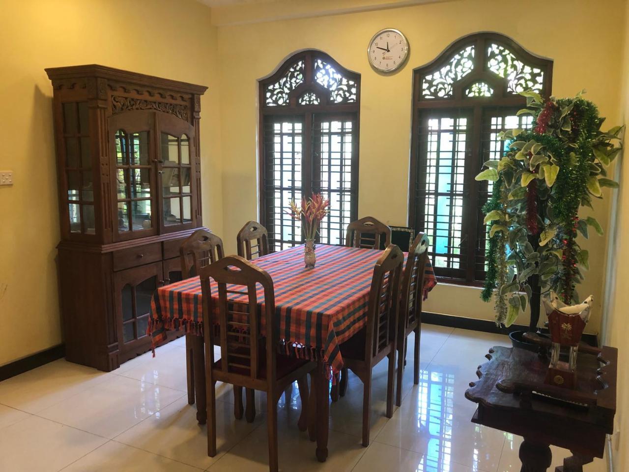 אונה ואטונה Tiny Royal Palace מראה חיצוני תמונה