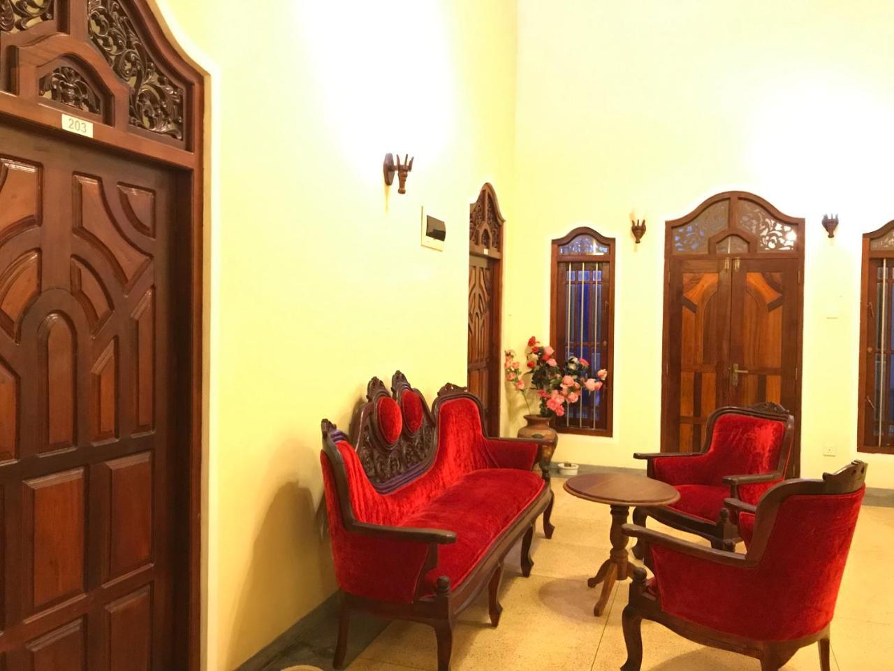 אונה ואטונה Tiny Royal Palace מראה חיצוני תמונה