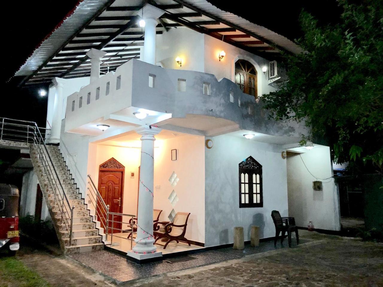 אונה ואטונה Tiny Royal Palace מראה חיצוני תמונה