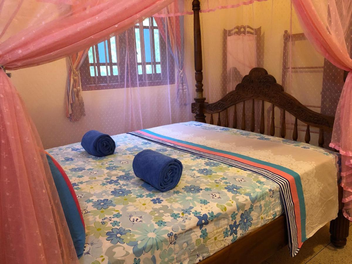 אונה ואטונה Tiny Royal Palace מראה חיצוני תמונה